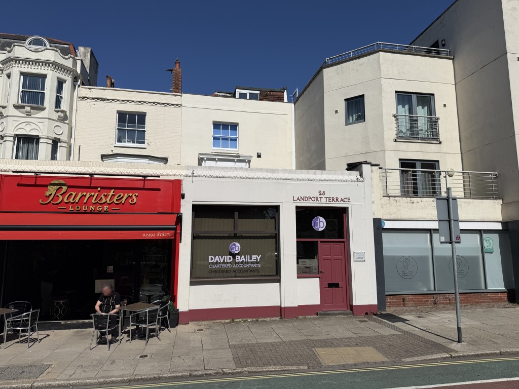 Lot: 56 - SUBSTANTIAL FREEHOLD COMMERCIAL PREMISES FOR OCCUPATION OR REDEVELOPMENT - Front view from Landport Terrace